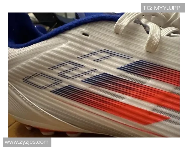 足球明星球员推荐的顶级球鞋选择助你提升场上表现