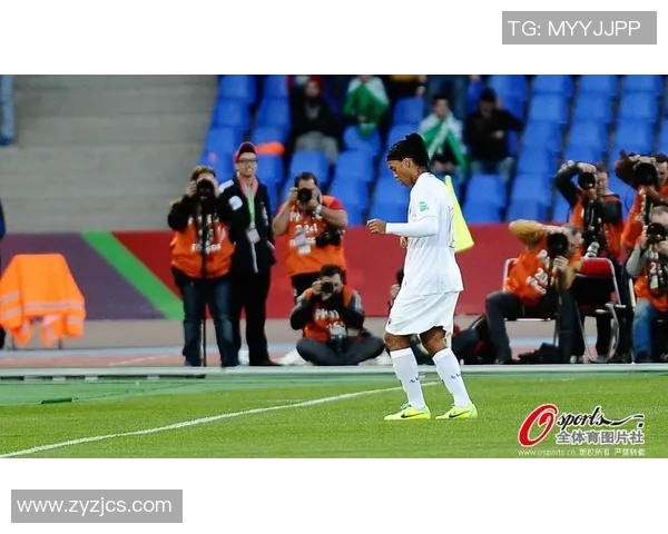 申花与恒大激战19轮巅峰对决球迷期待精彩瞬间再现 申花与恒大激战19轮巅峰对决球迷期待精彩瞬间再现